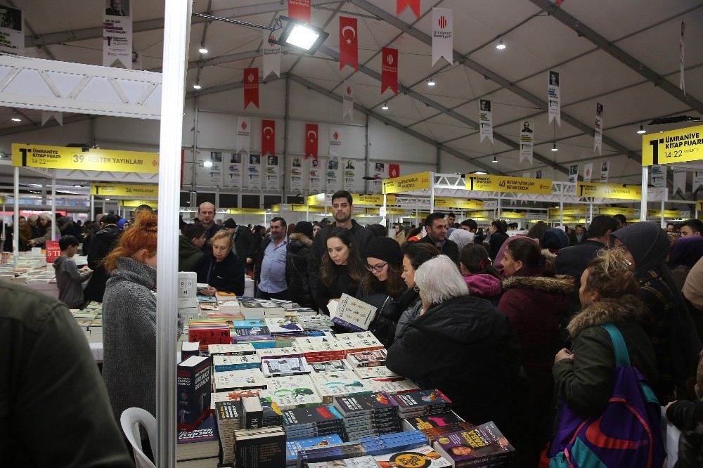 1. Ümraniye Kitap Fuarı, 2 Günde 35 Bin Kitapseveri Ağırladı