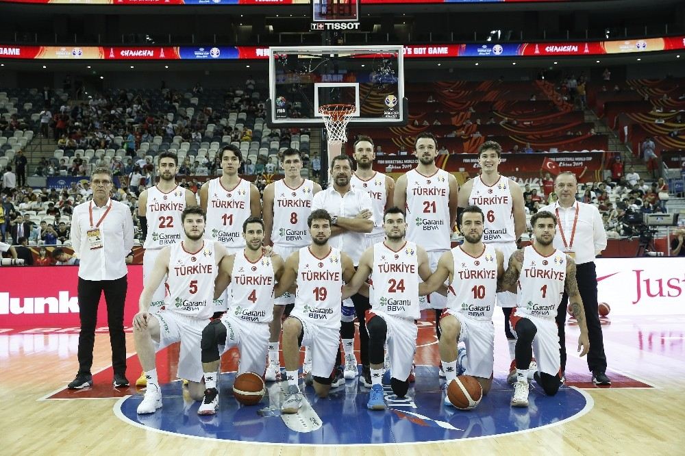 12 Dev Adamın Rakibi Karadağ