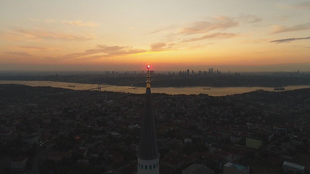 15 Temmuzda İstanbulda Güneş Batarken Gökyüzü Kızıla Boyandı