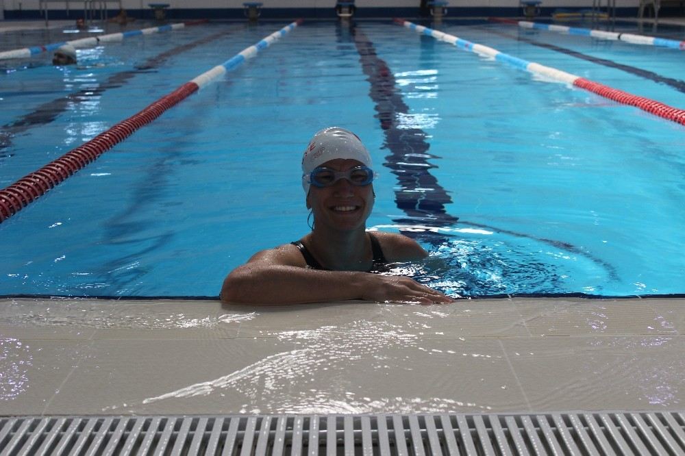 21 Yaşına Kadar Suya Girmedi, 1,5 Yılda Yüzme Şampiyonu Oldu
