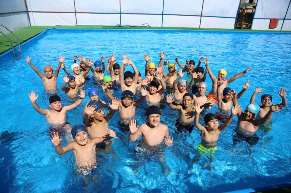 42 Bin Çocuk İlk Kulacını Portatif Havuzlarında Attı