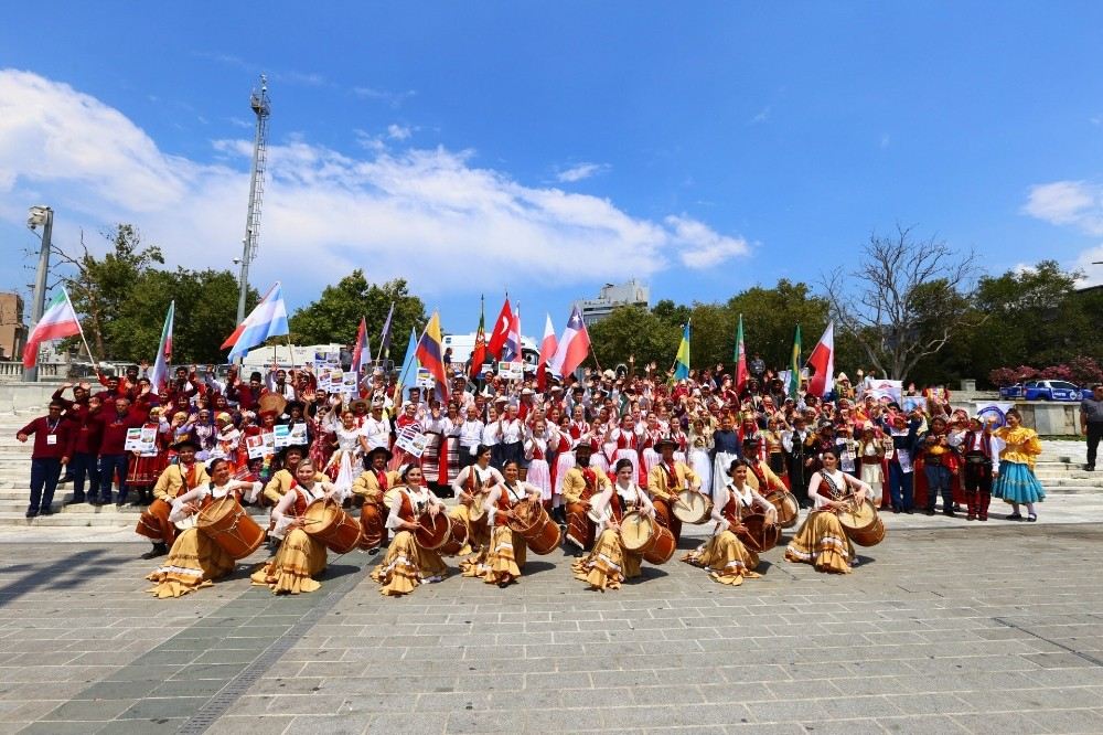 64 Ülkeden Gelen Kültür Elçileri, Danslarıyla Renkli Görüntüler Oluşturdu