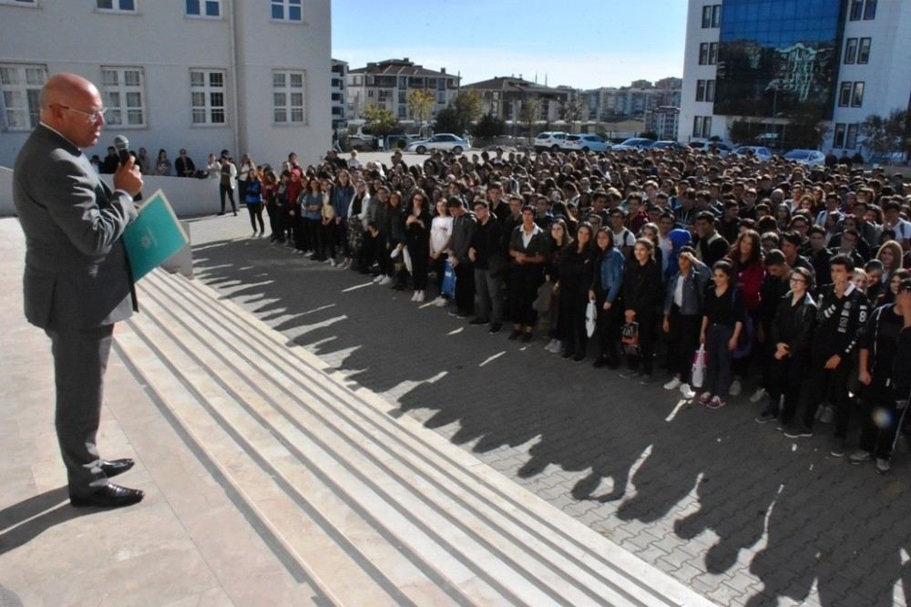 800 Kilogram Pil Toplayan Öğrencilere Ödül