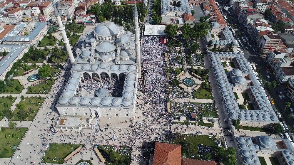 Abdülmetin Balkanlıoğlunun Cenazesinde İnsan Seli