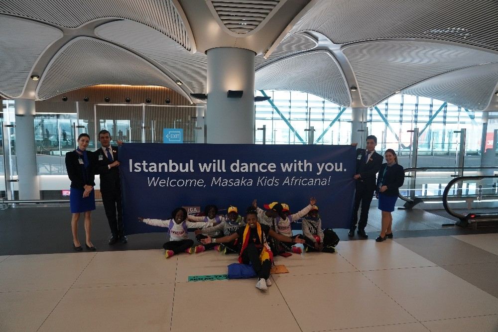 Afrikalı Yetim Ve Öksüz Çocuklardan Oluşan Dans Grubu İstanbulda