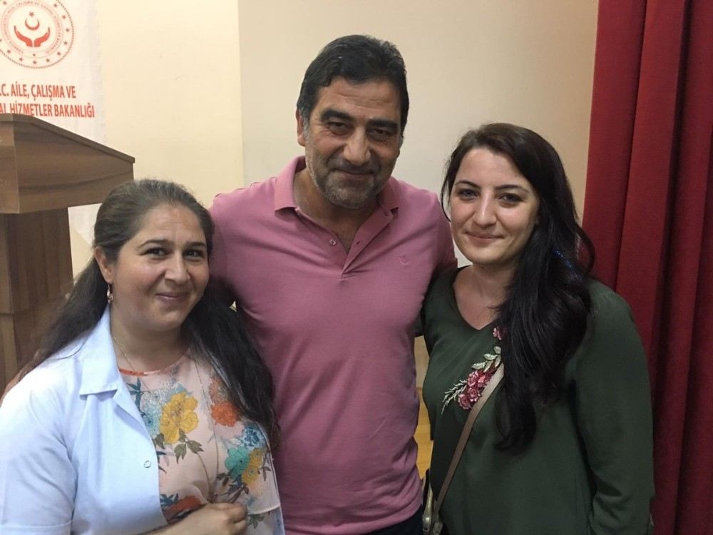 Ahmet Ağaoğlu Ve Ünal Karamandan Çocuklara Ziyaret