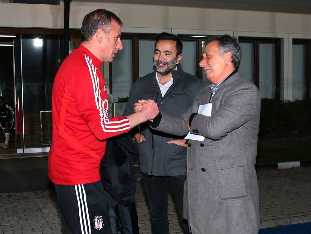 Ahmet Nur Çebiden Takıma Moral Ziyareti