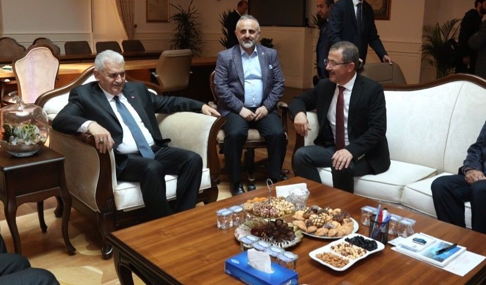 Ak Parti İbb Başkan Adayı Binali Yıldırım, Eyüpsultan Belediyesini Ziyaret Etti