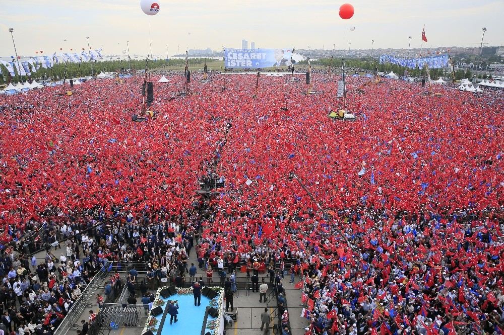Ak Parti İstanbul Mitingine 1 Milyon 300 Binlik Katılım