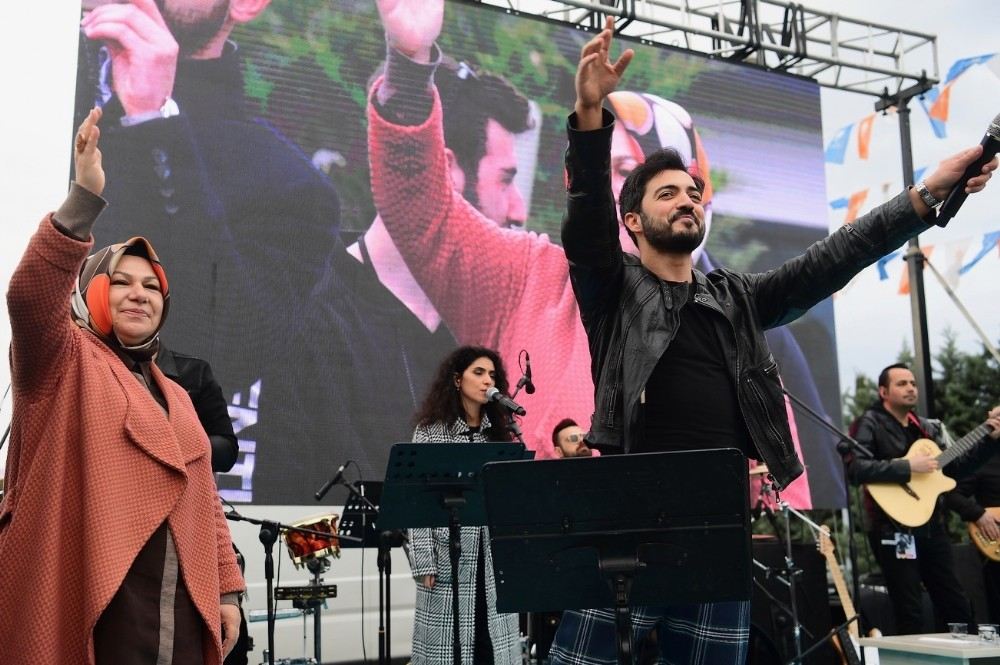 Ak Parti Sancaktepe Belediye Başkan Adayı Döğücü, Konserde Eğlenen Gençlerle Buluştu