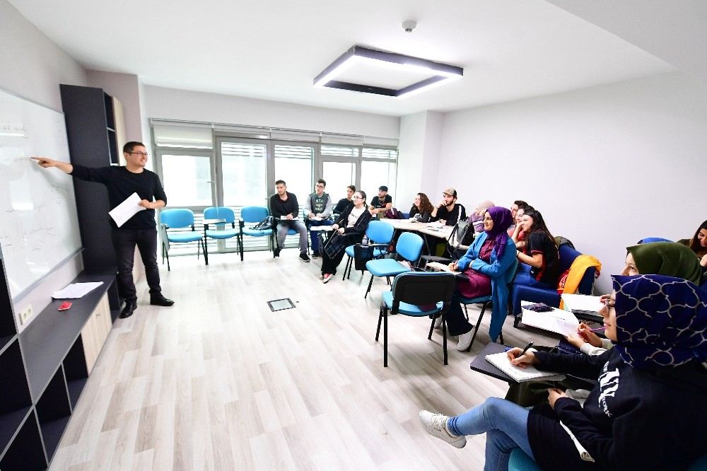 Akademi Beyoğlunda Sekiz Branşta Yabancı Dil Eğitimi