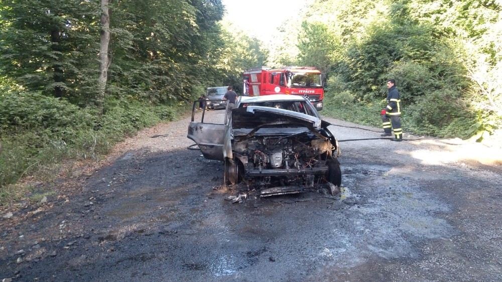 Alev Alev Yanan Otomobil Küle Döndü