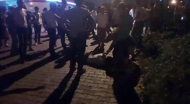 Alkol Alan Şahıslar Kendilerini Uyaran 2 Kişiyi Bıçakladı