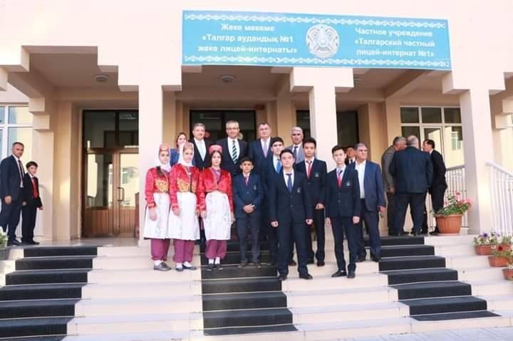 Almatı Başkonsolosu, 1 Nolu Özel Talgar Lisesini Ziyaret Etti