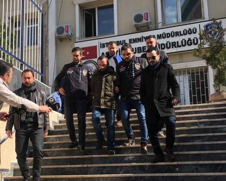 Amcasını Öldürerek Parçalara Ayıran Zanlı, Güvenlik Kamerasında