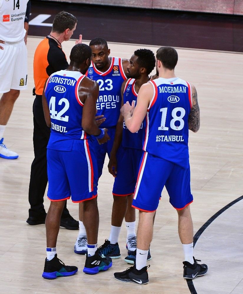 Anadolu Efes, Barcelonayı Ağırlayacak