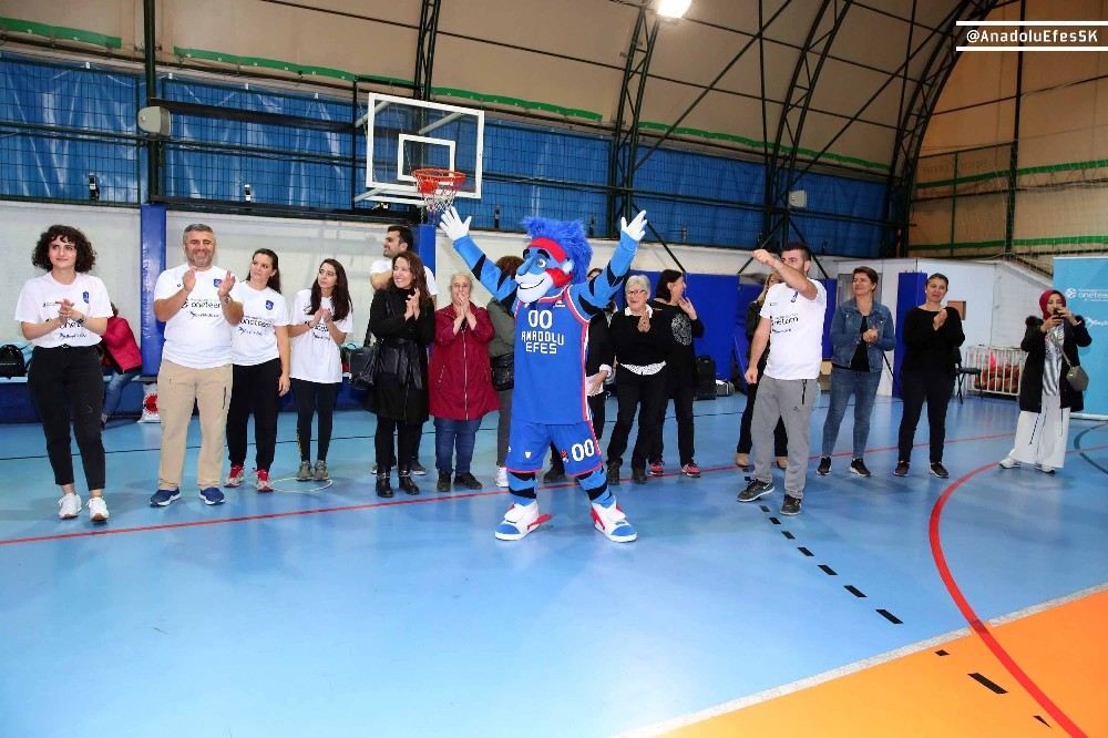 Anadolu Efes, Euroleague One Team Projesinin Altıncı Çalışmasını Gerçekleştirdi