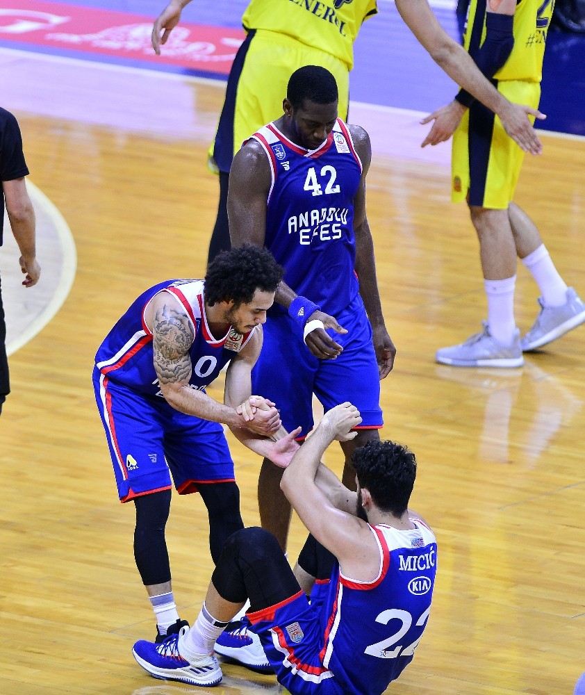 Anadolu Efes, Fenerbahçe Karşısında Bu Sezon 6. Kez Kazandı