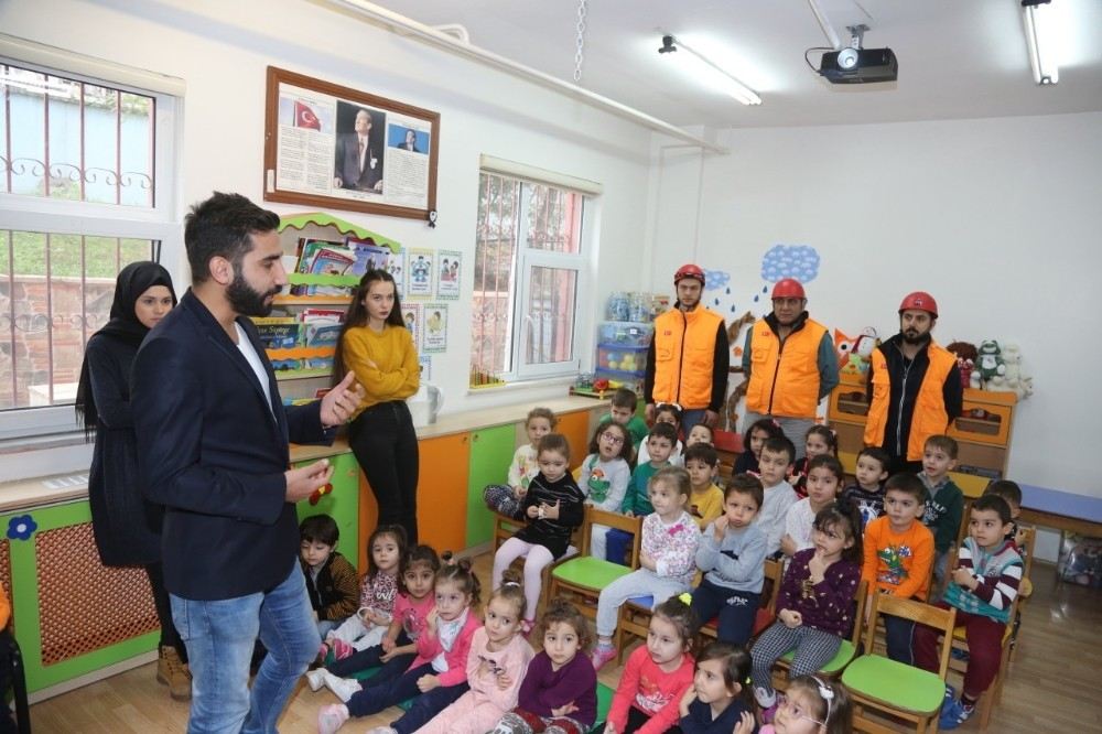Anaokulu Öğrencilerine Afet Eğitimi
