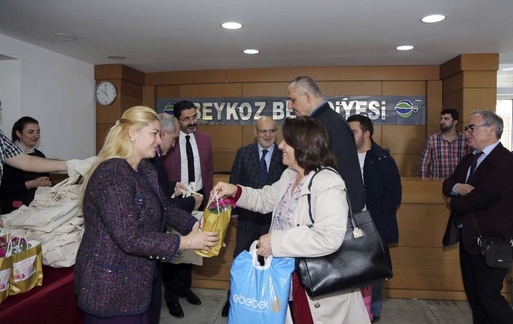 Anneler Gününde Personele Sürpriz Çiçek Ve Hediyeler