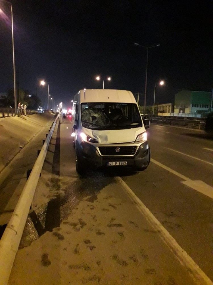 Arızalanan Araçtan İnen Vatandaşlara Servis Minibüsü Çarptı: 1 Ölü, 2 Yaralı