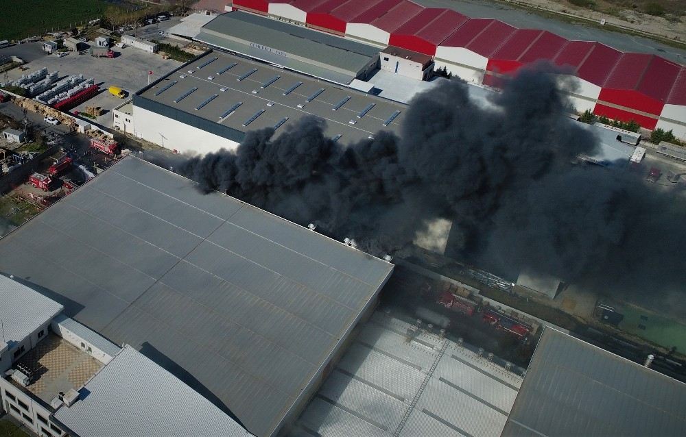 Arnavutköyde Kimyasal Fabrikasında Yangın Havadan Görüntülendi
