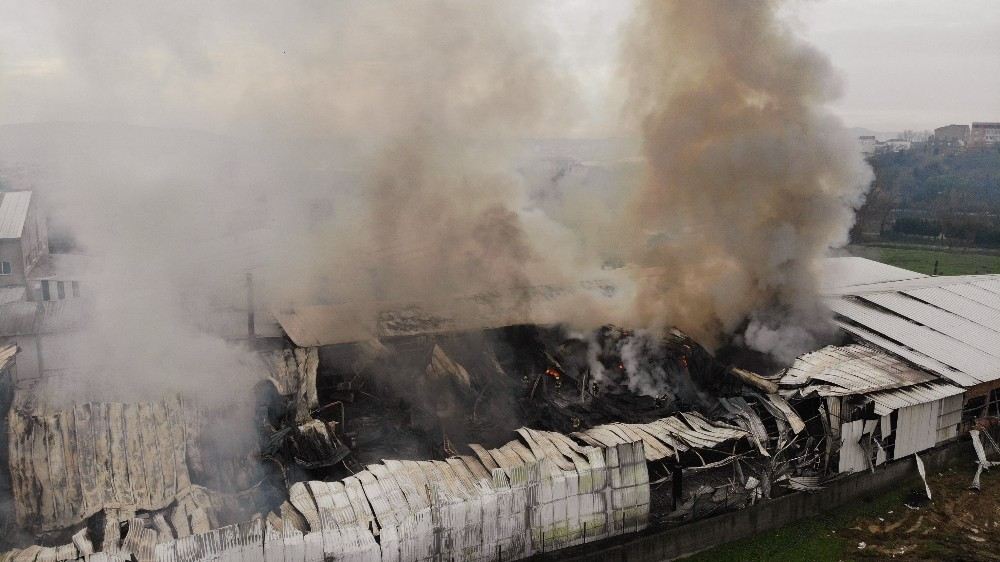 Arnavutköyde Sünger Fabrikasındaki Yangın Havadan Görüntülendi