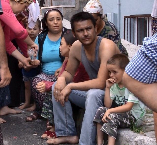 Arnavutköyde Yangında Alevlerin Arasında Kalan Çocukları İtfaiye Kurtardı