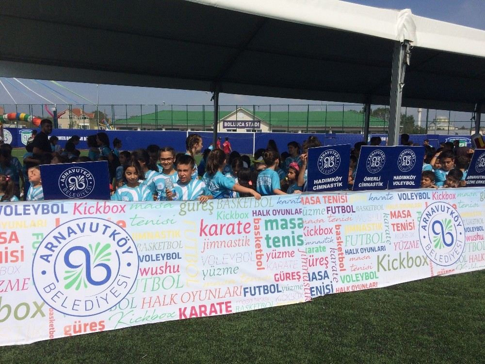 Arnavutköyde Yaz Spor Okullarının Kapanışı Gerçekleşti