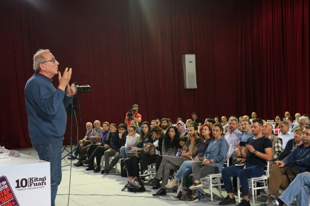 Ataol Behramoğlu, Kitap Fuarına Şiirleriyle Damga Vurdu