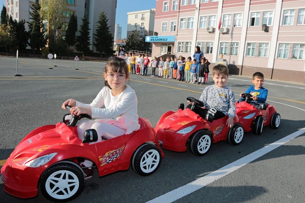 Ataşehirde Minik Sürücüler Trafik Eğitiminde