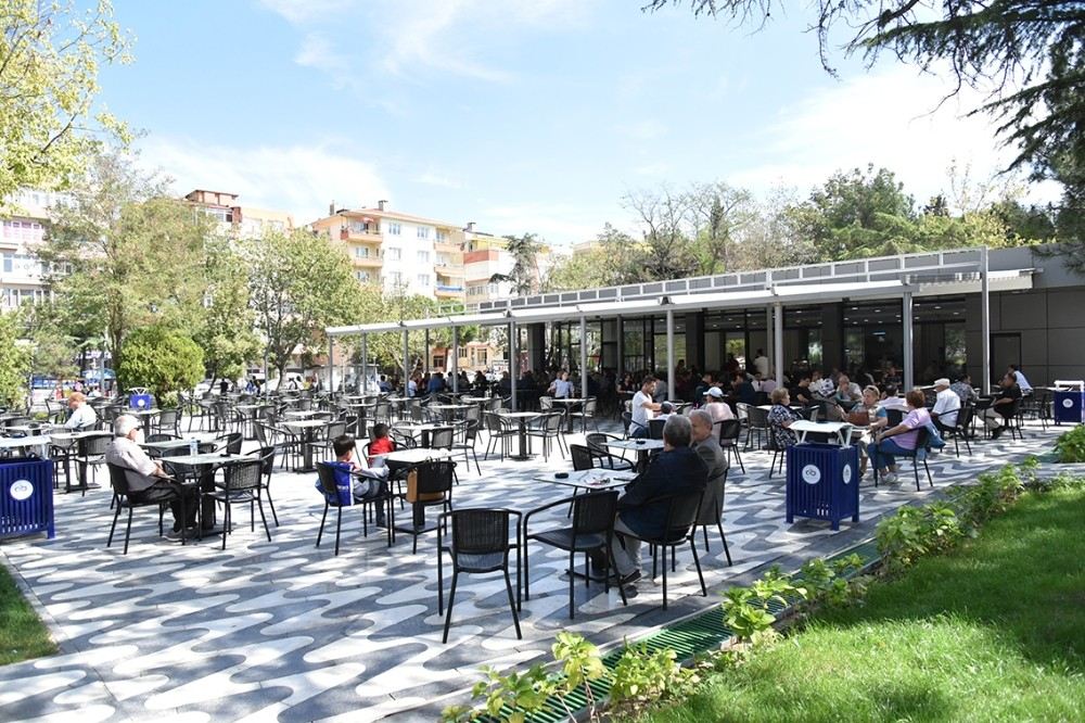 Atatürk Parkı Ve Park Kafe Hizmete Girdi