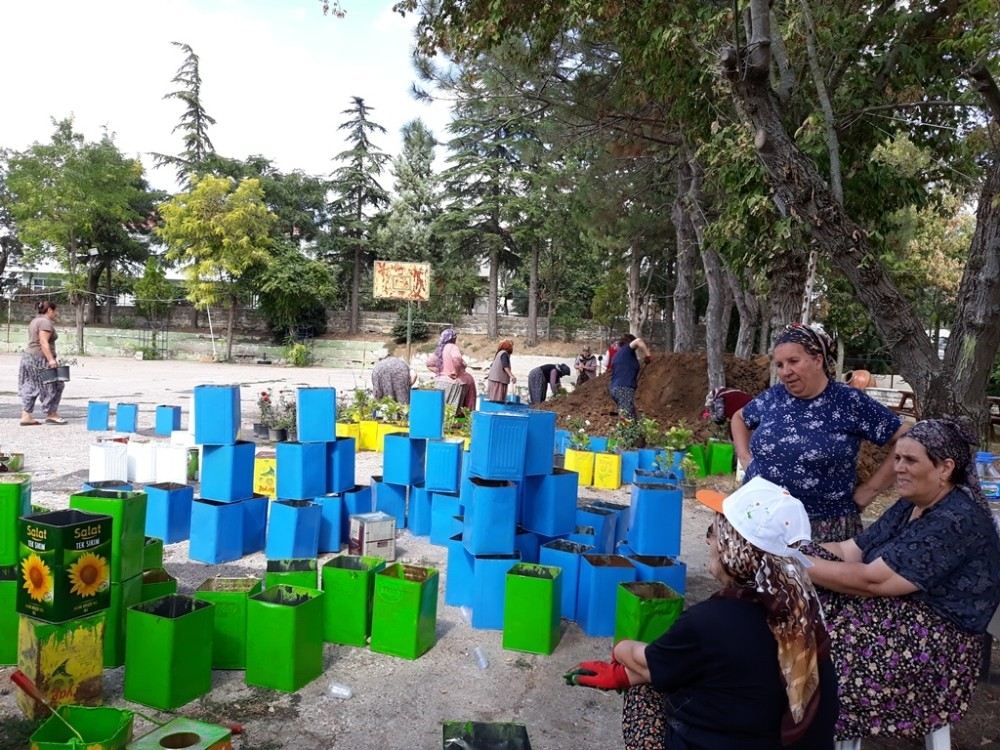 Atıklar Değerlendiriliyor, Mahalleler Çiçekleniyor