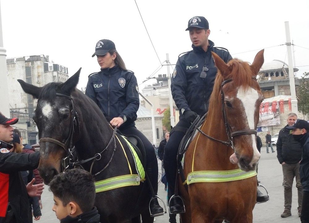 Atlı Birlikler Taksim Meydanında Boy Gösterdi