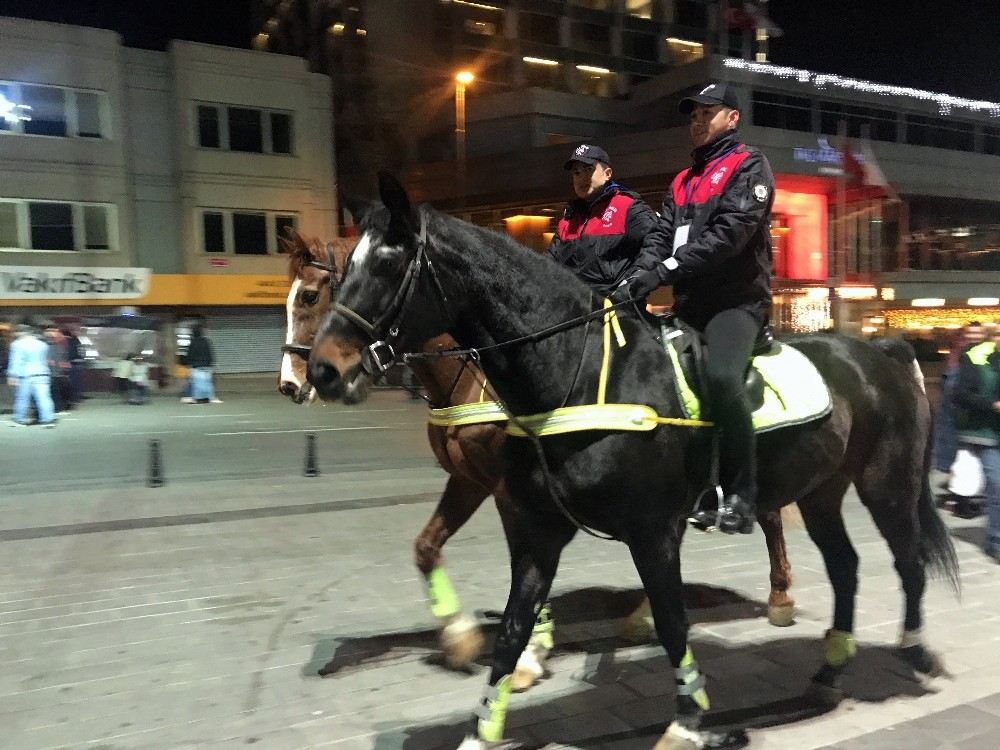 Atlı Birlikler Taksim Meydanında