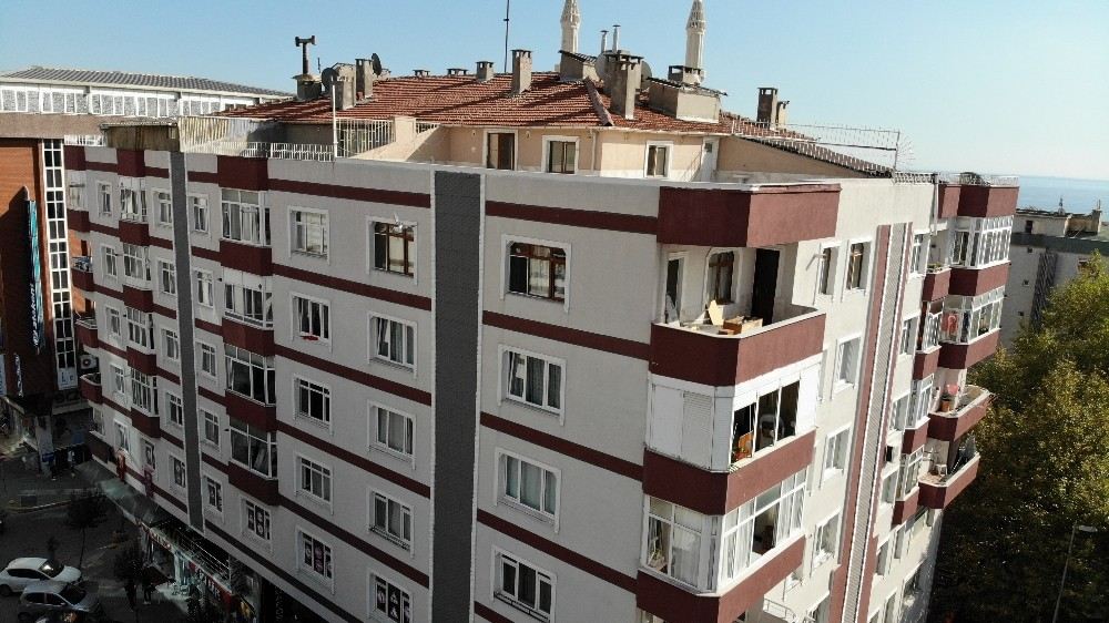 Avcılarda Depremde Hasar Gören 3 Bloklu Bina İçin Tahliye Kararı