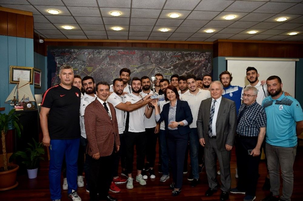 Avcılarda Gençler Sporla Yükselecek