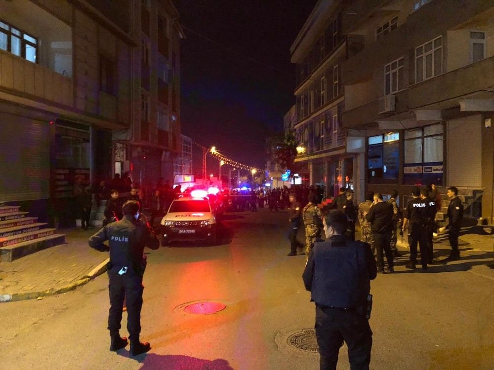 Avcılarda Husumetli İki Grup Arasında Silahlı Kavga: 3 Ağır Yaralı