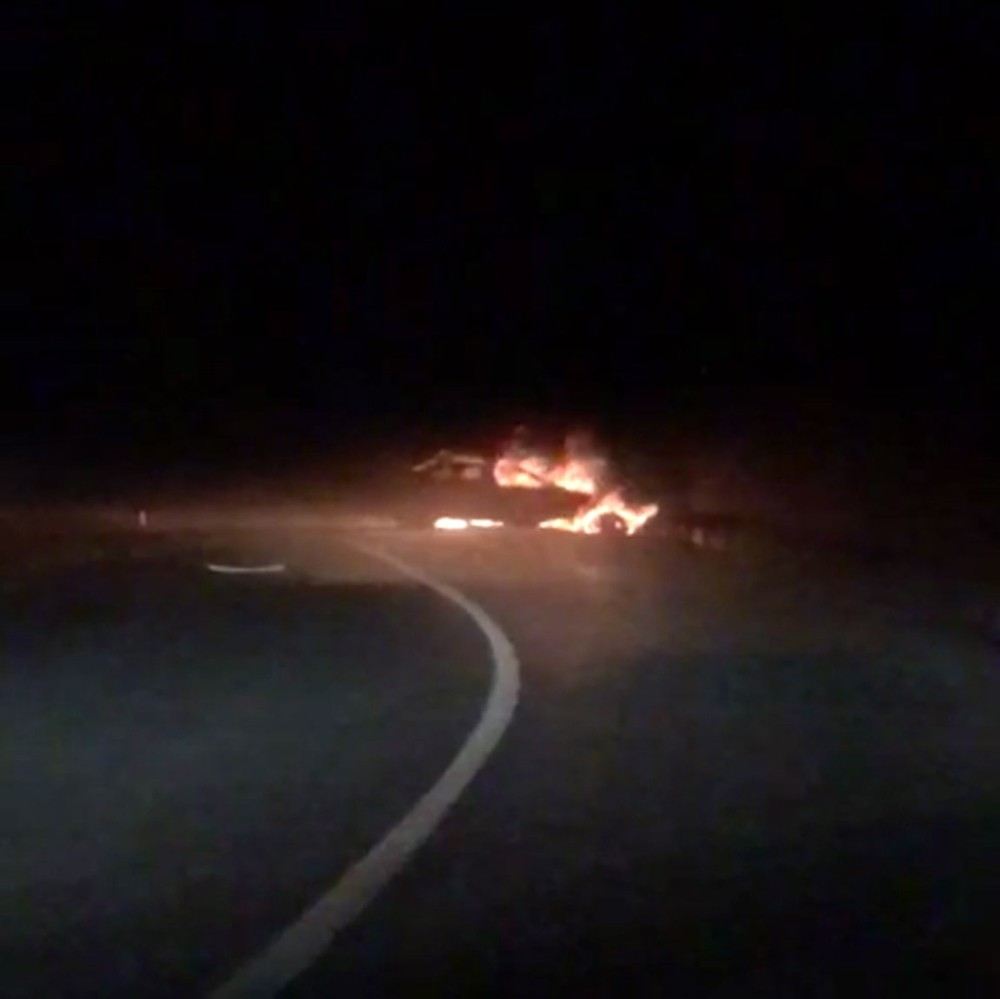 Avcılarda İki Otomobil Çarpıştı, Sürücü Çıkan Yangından Son Anda Kurtuldu