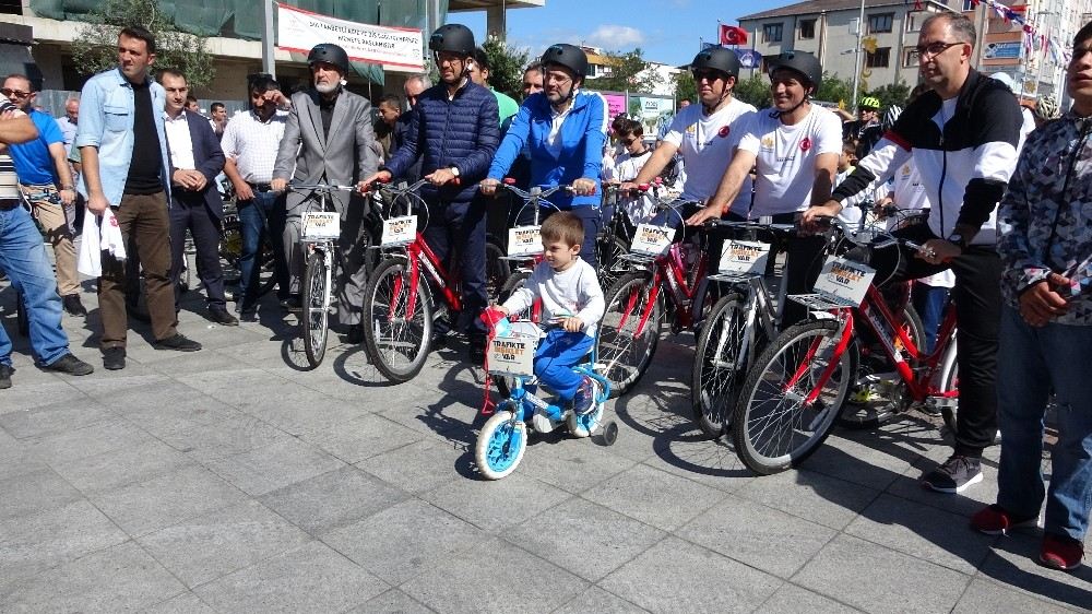 Avrupa Hareketlilik Haftasında Sultanbeylide Yüzlerce Kişi Bisiklet Turuna Katıldı