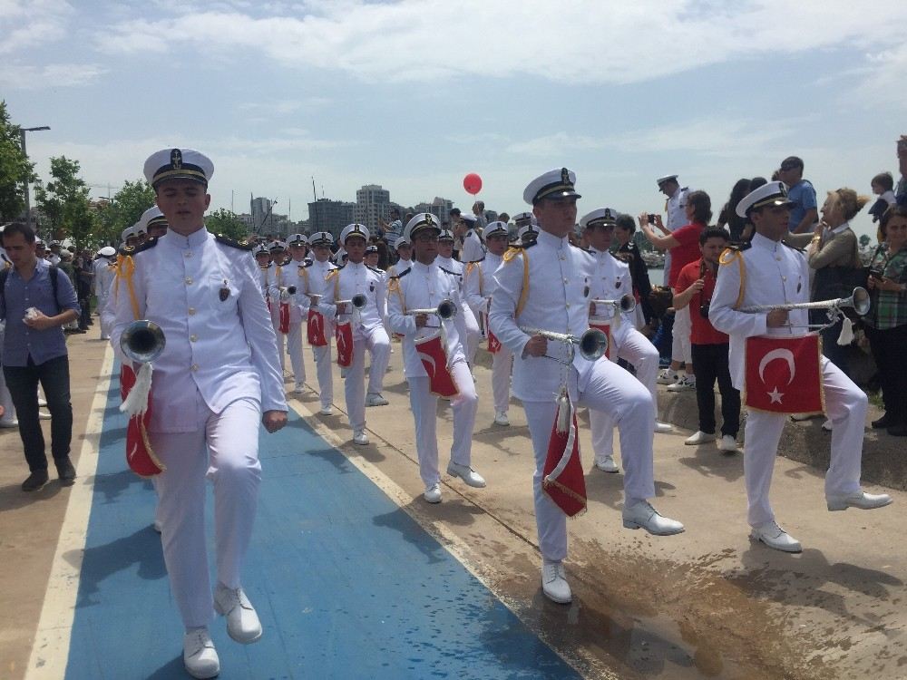 Ay Yıldızlı Balonlar 19 Mayıs İçin Gökyüzüne Bırakıldı