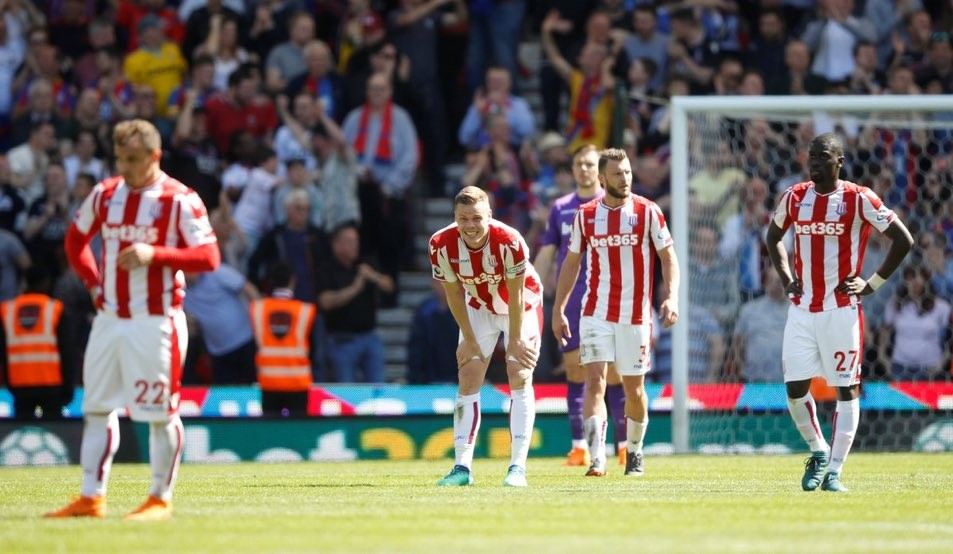 Badou Ndiayeli Stoke City, Premier Ligde Küme Düştü