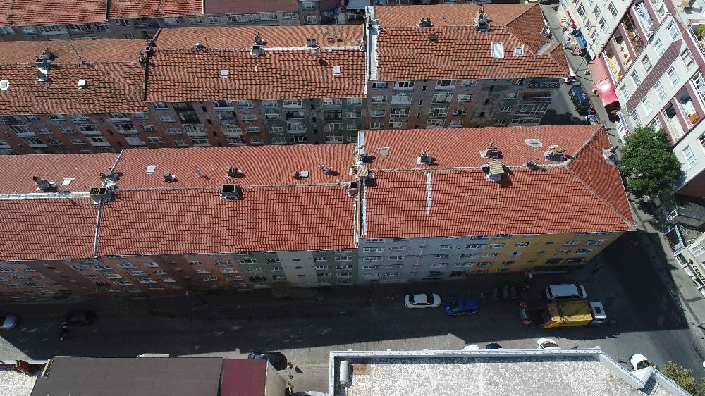 Bağcılarda Yıkılma Tehlikesiyle Boşaltılan Bina Havadan Görüntülendi