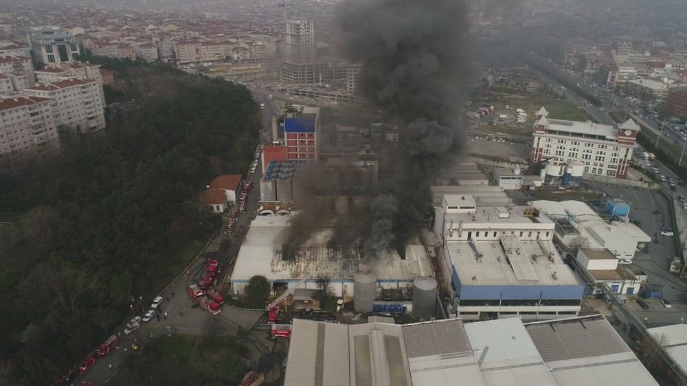 Bahçelievlerde Alkollü İçecek Fabrikasında Yangın