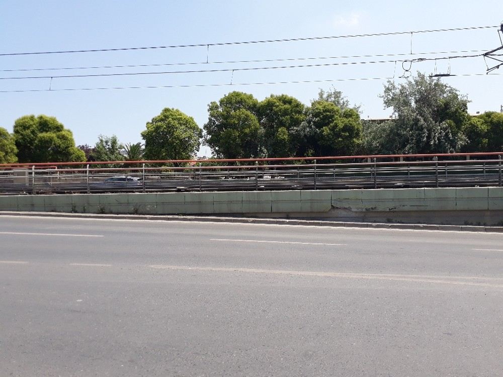 Bahçelievlerde Taksinin Takla Atması Kamerada