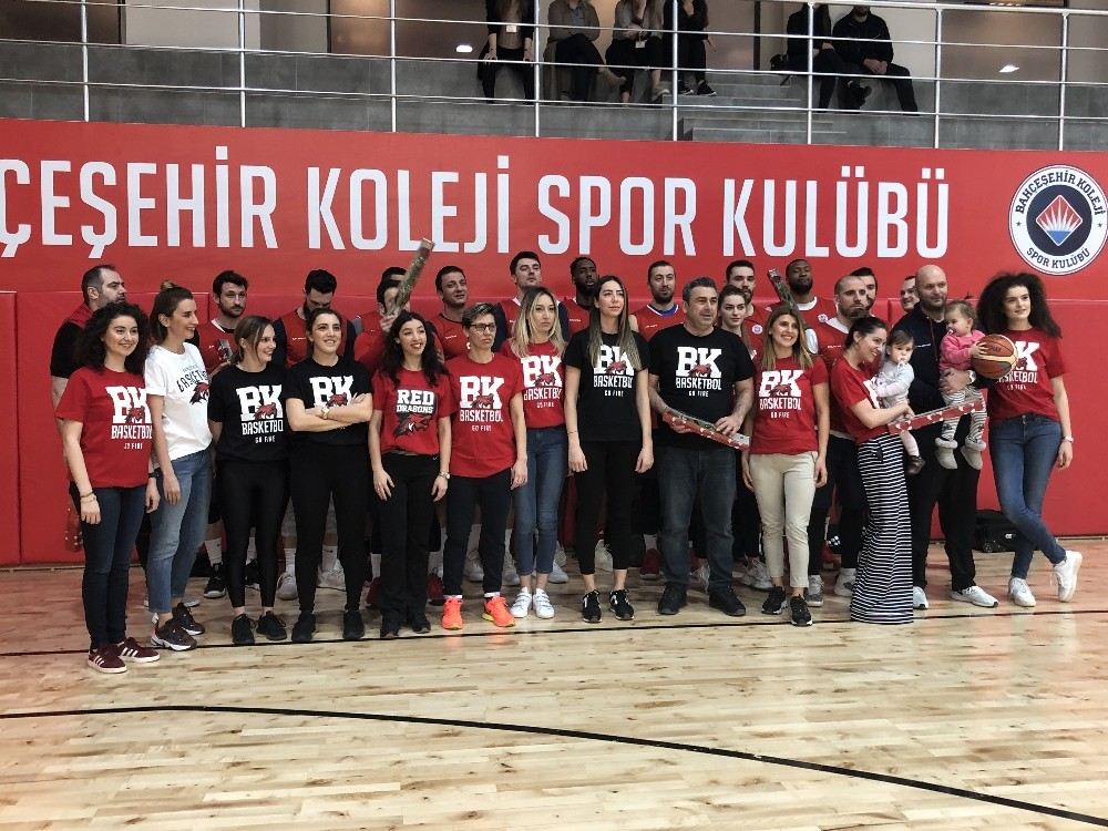 Bahçeşehir Koleji Basketbol Takımından 8 Mart Dünya Kadınlar Günü Etkinliği