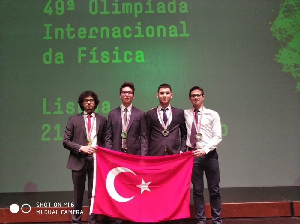 Bahçeşehir Koleji Portekizden Madalyalarla Döndü