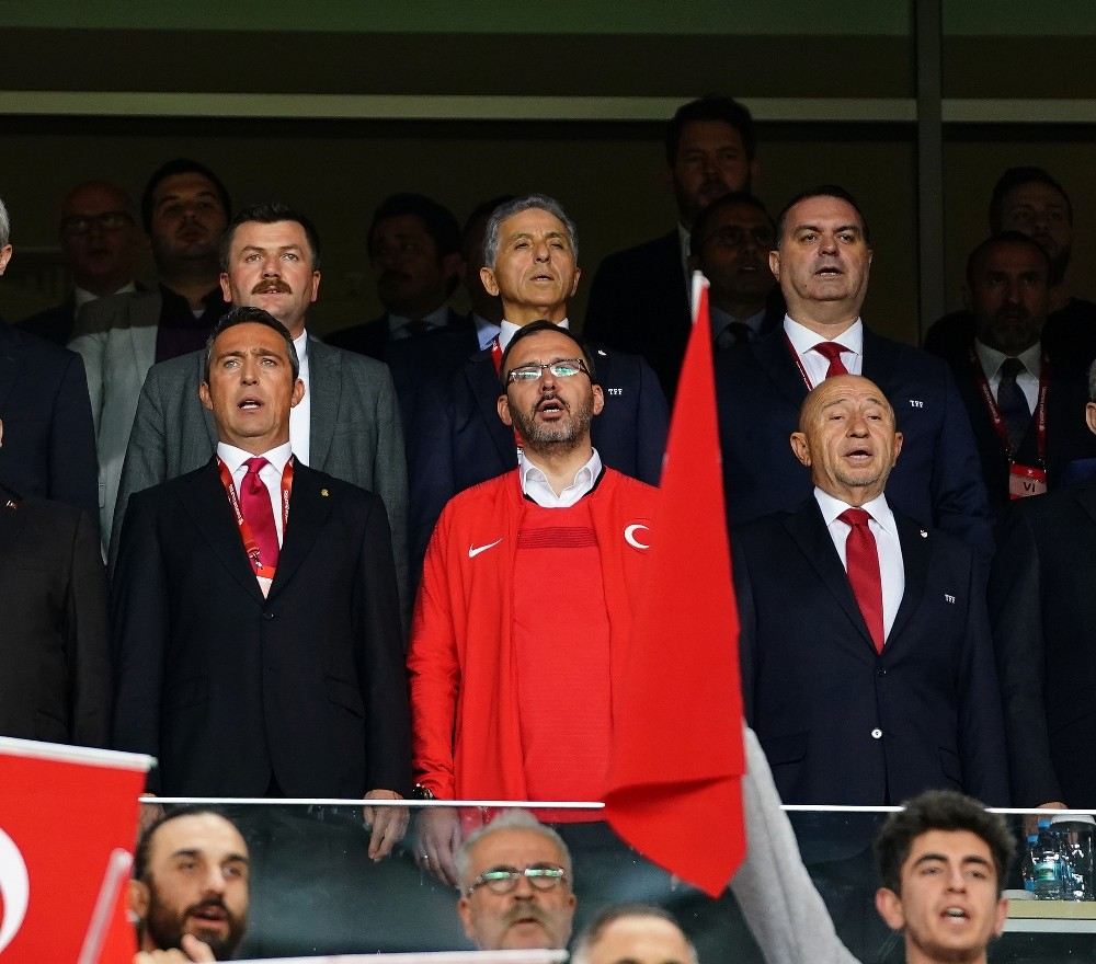 Bakan Kasapoğlu,  Başkanlarla Maçı Takip Etti