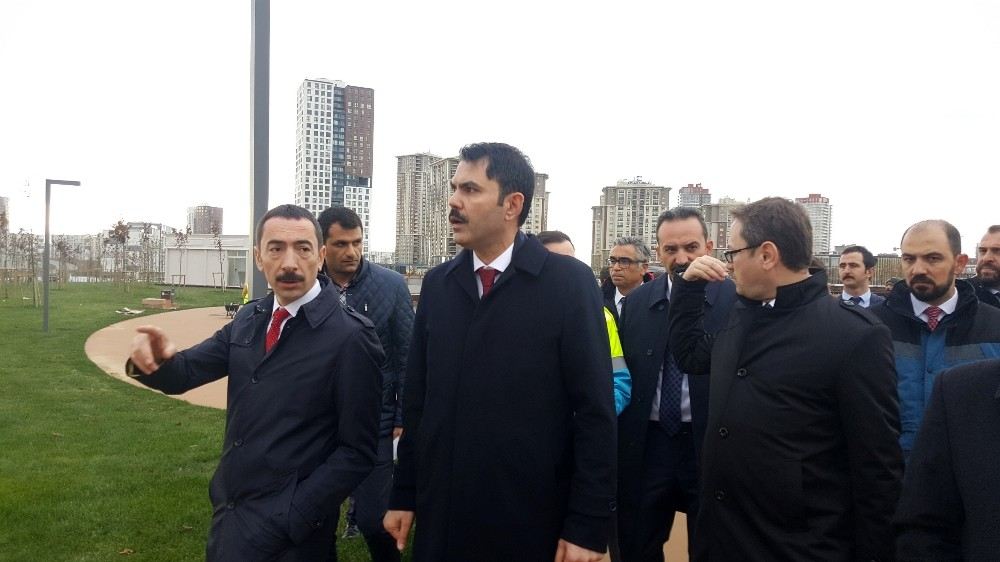 Bakan Kurum, Başakşehir Millet Bahçesinde İncelemelerde Bulundu