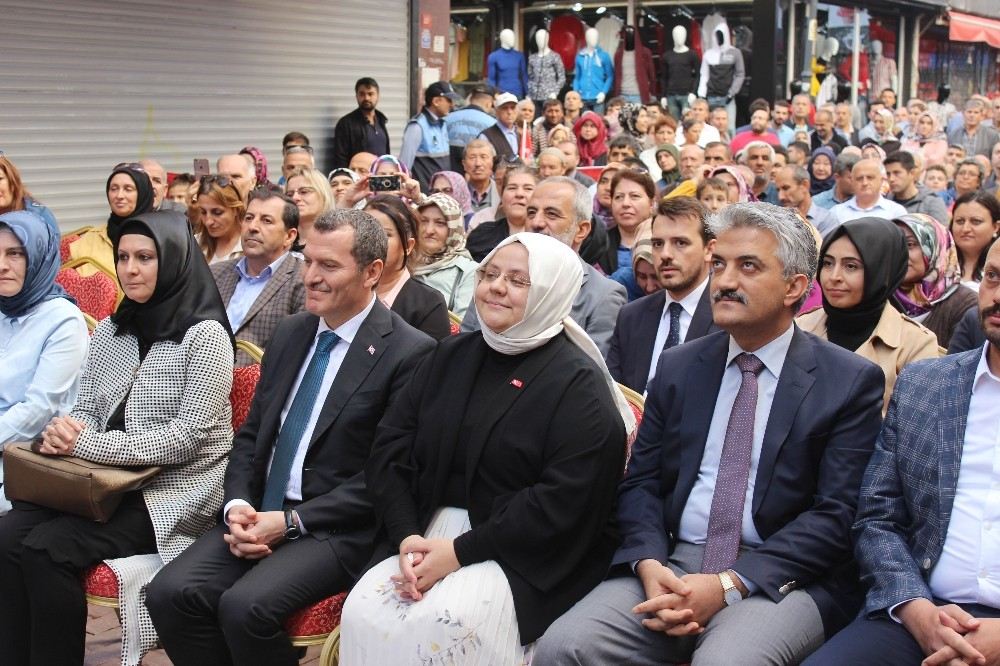 Bakan Selçuk, Zeytinburnu Kariyer Merkezinin Açılışına Katıldı